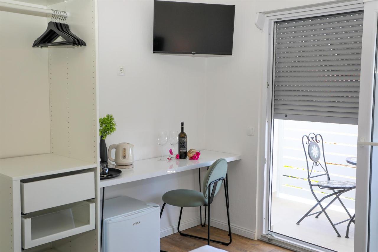Stella Maris, Hvar - Rooms With A Balcony And A Stunning Sea View 赫瓦尔 外观 照片