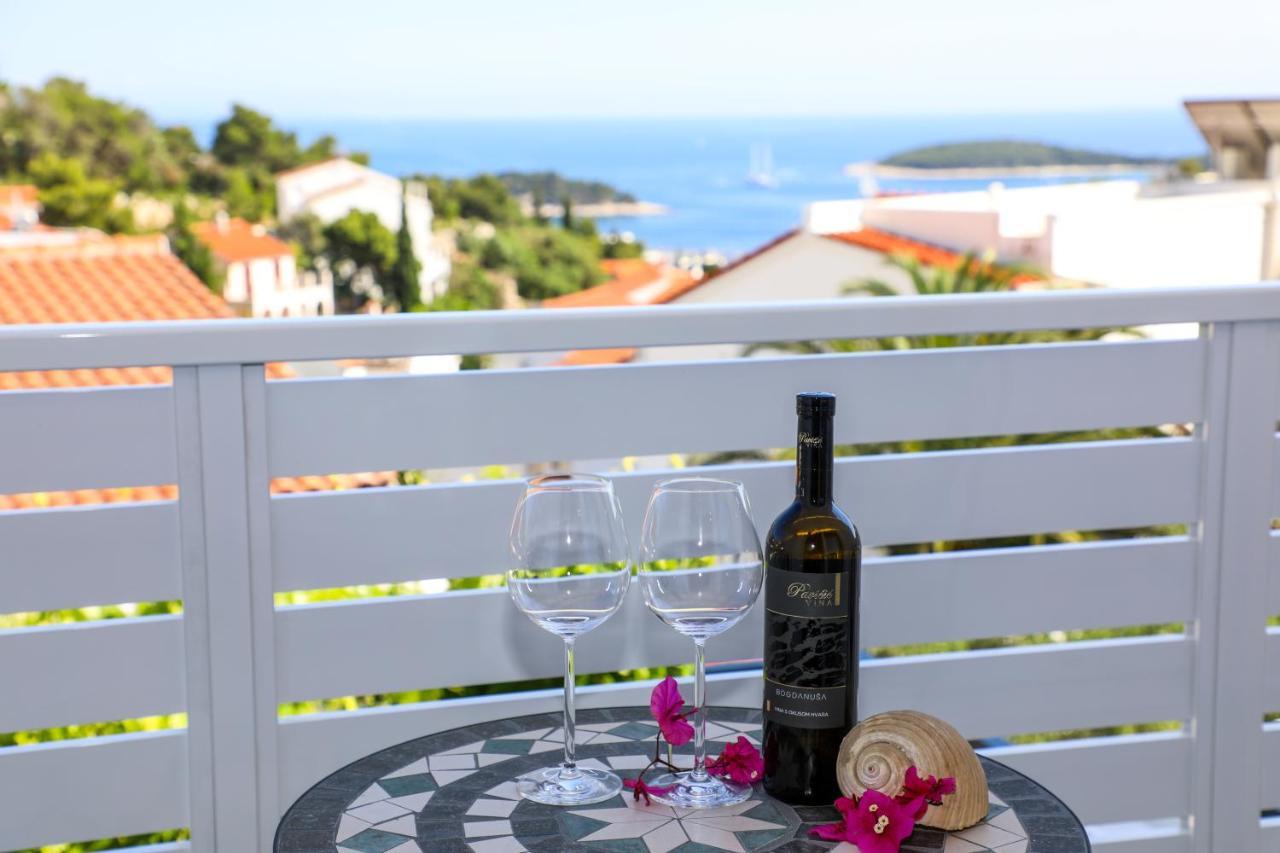 Stella Maris, Hvar - Rooms With A Balcony And A Stunning Sea View 赫瓦尔 外观 照片