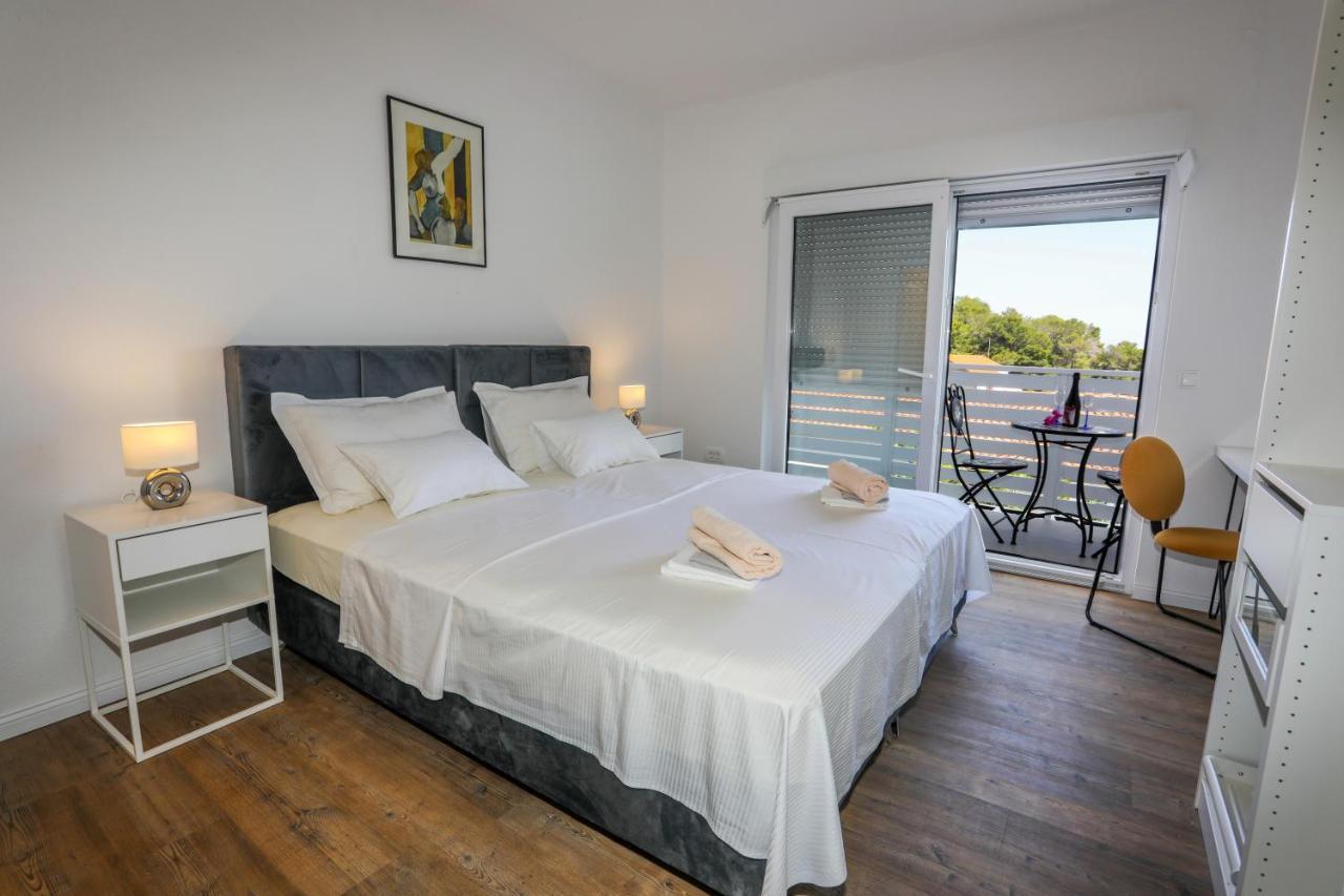 Stella Maris, Hvar - Rooms With A Balcony And A Stunning Sea View 赫瓦尔 外观 照片